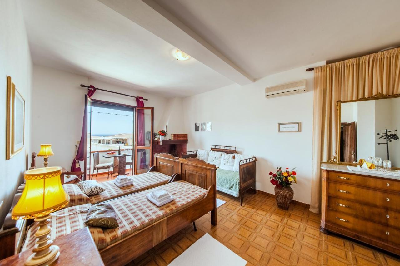 La Casa Di Mannazzotta 1 Bed & Breakfast Castelsardo Bagian luar foto